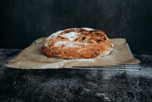 Afbeelding in Gallery-weergave laden, Walnoten rozijnen zuurdesembrood 900gr
