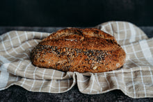 Afbeelding in Gallery-weergave laden, Donker volkoren zuurdesembrood 900gr
