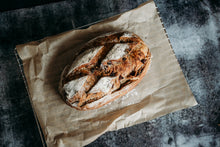 Afbeelding in Gallery-weergave laden, Walnoten rozijnen zuurdesembrood 900gr
